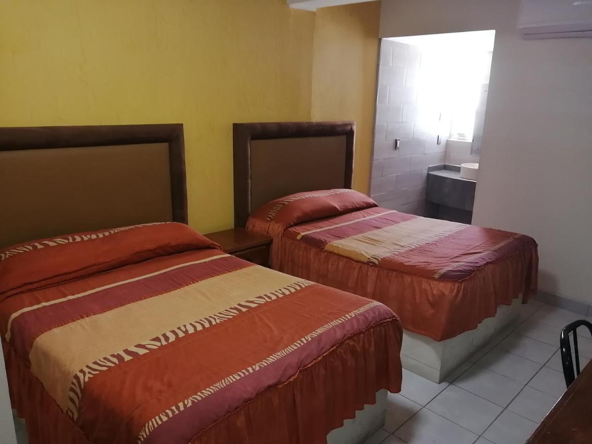 Hotel Baeza Делисиас Екстериор снимка