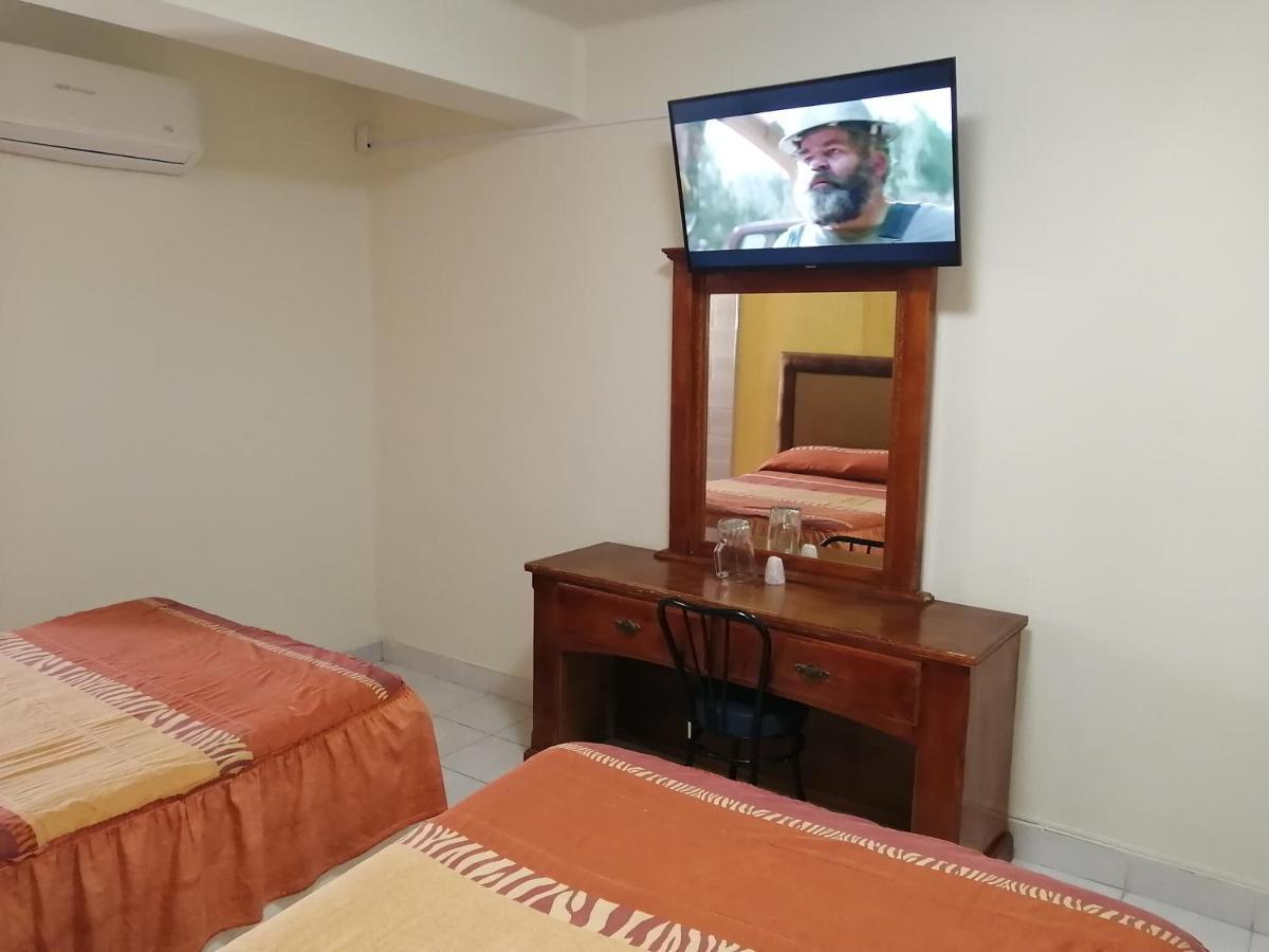 Hotel Baeza Делисиас Екстериор снимка