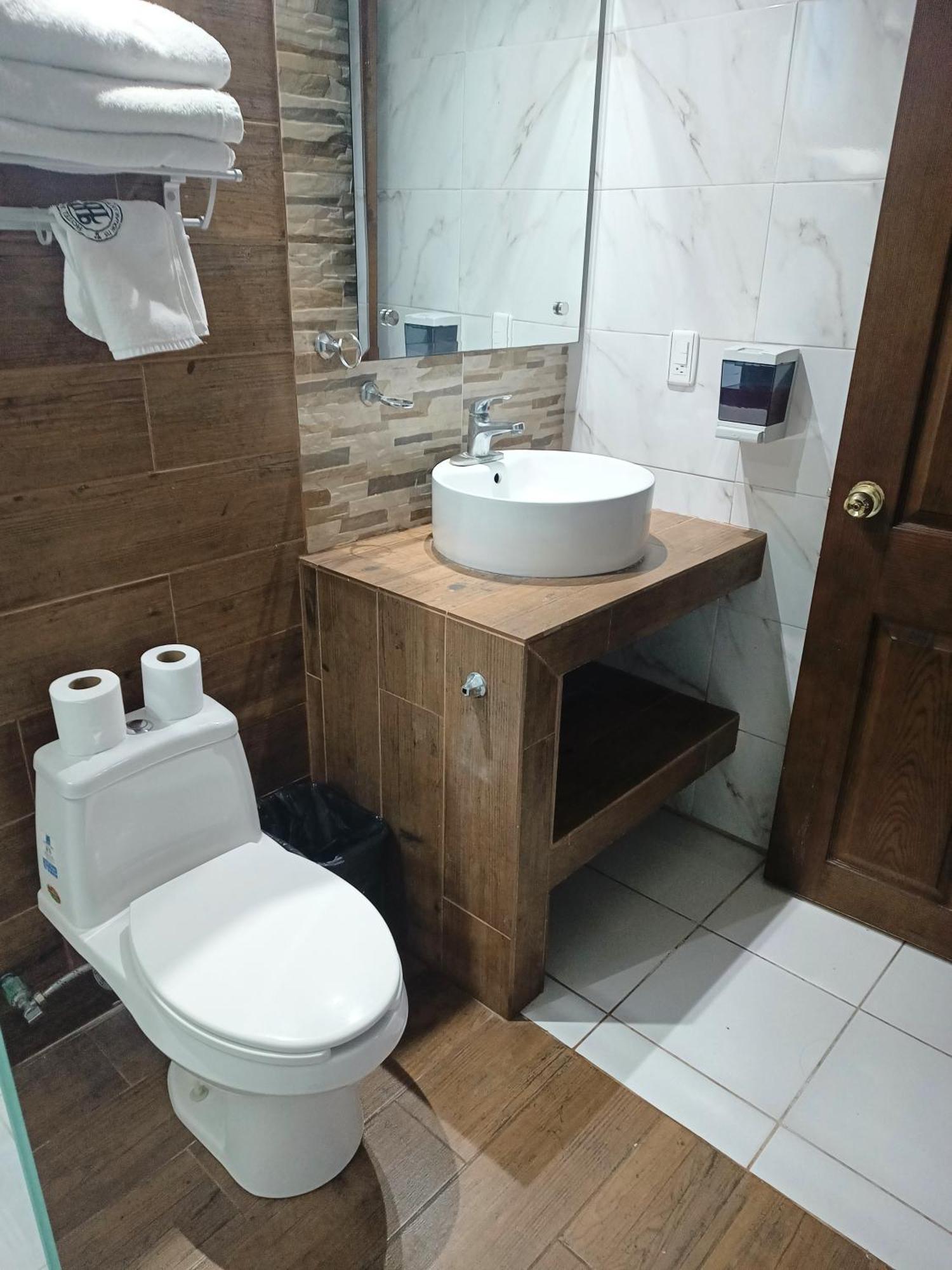 Hotel Baeza Делисиас Екстериор снимка