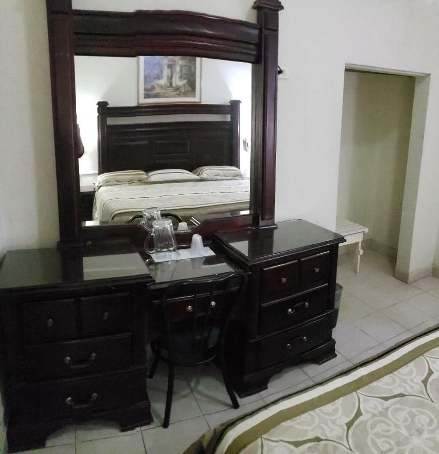 Hotel Baeza Делисиас Екстериор снимка