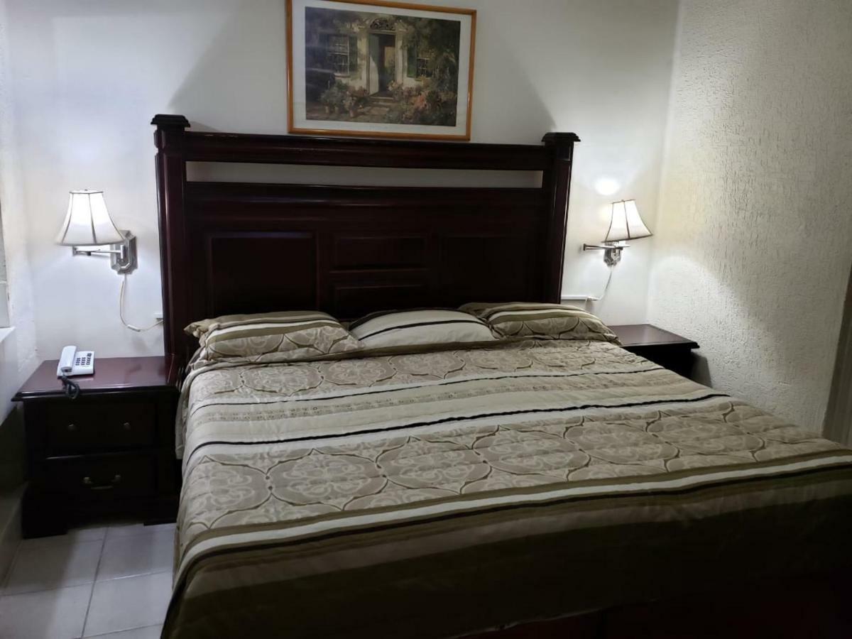 Hotel Baeza Делисиас Екстериор снимка