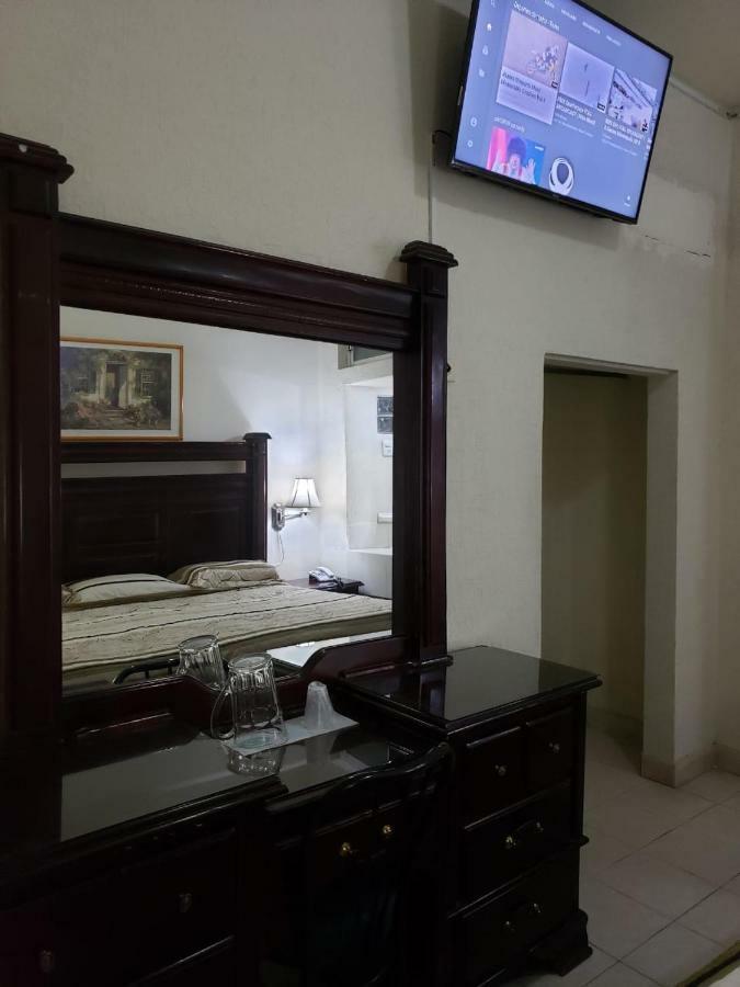 Hotel Baeza Делисиас Екстериор снимка