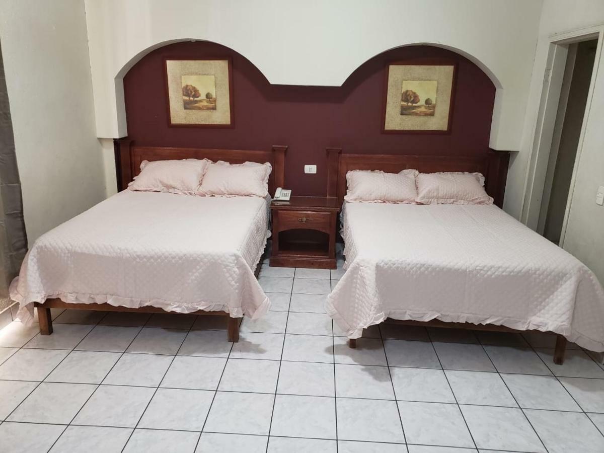 Hotel Baeza Делисиас Екстериор снимка