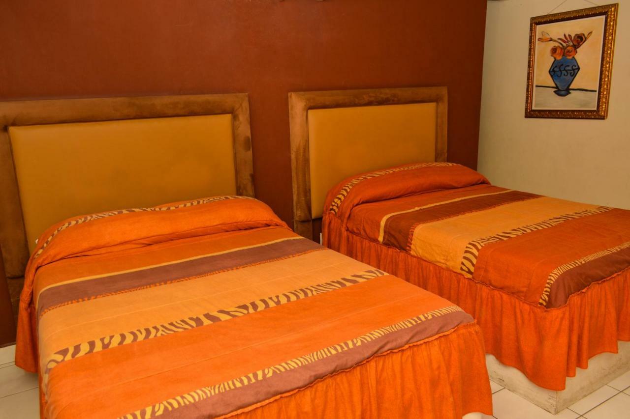 Hotel Baeza Делисиас Екстериор снимка